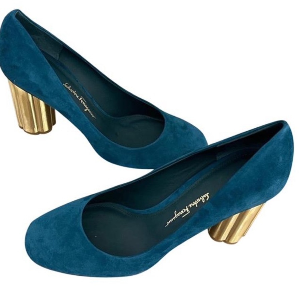 Salvatore Ferragamo
Lucca Suede Heel Pumps
